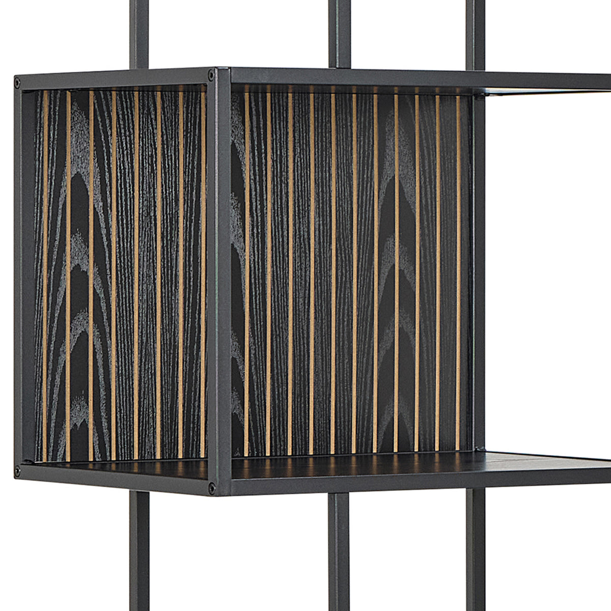 Étagère Skeleto 77 x 185, mélamine noire – gros plan sur le compartiment avec des lattes verticales au décor frêne noir