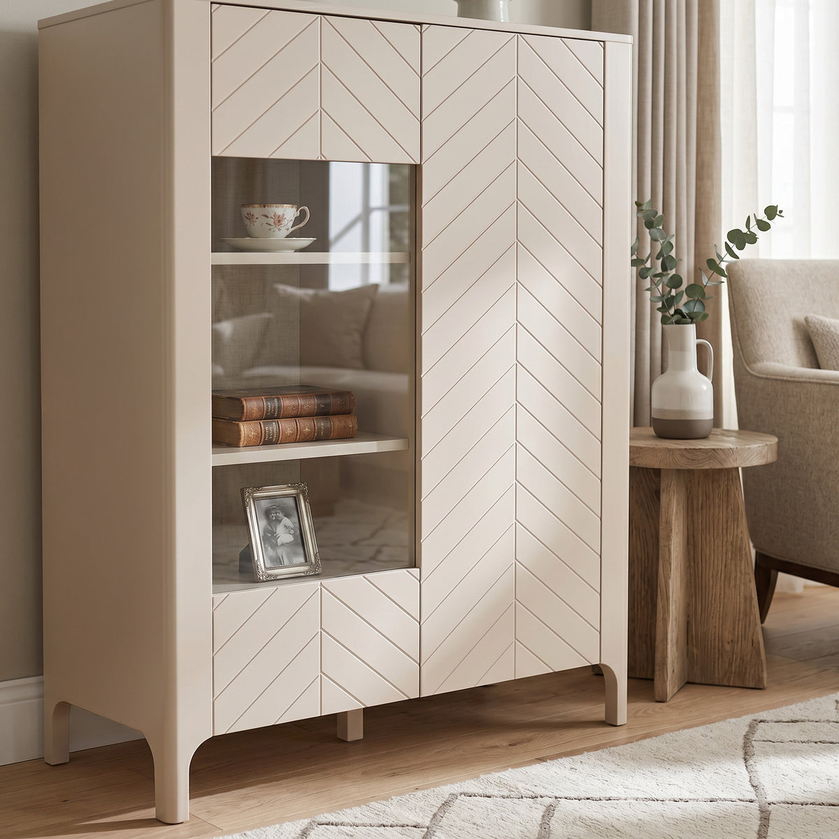 Vitrine EKLIPSO 103x145 vitrée au style moderne, couleur cachemire - dans un aménagement intérieur | Pillovely