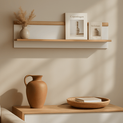 Półka Lato ścienna 107 × 20 cm w stylu skandynawskim – dąb riviera i biel, minimalistyczna forma – w aranżacji wnętrza