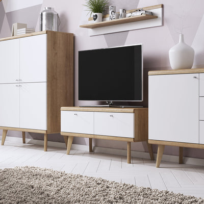 Szafka RTV Lato pod telewizor 107x50 w stylu skandynawskim – w aranżacji wnętrza