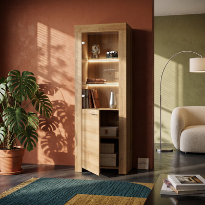 Vitrine de salon Gorky vitrée 70x197 cm avec éclairage LED de style moderne - dans une décoration intérieure