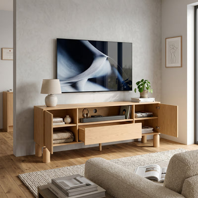 Meuble TV Fjord 160x62 avec de spacieux rangements, de style scandinave - dans un aménagement intérieur