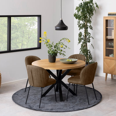 Okrągły stół Stela Classic 120x77 do jadalni w stylu industrialnym – w aranżacji wnętrza