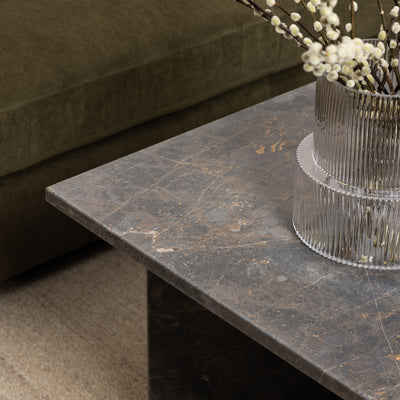 Stolik kawowy Plaris 140x42 w stylu eleganckim – w aranżacji wnętrza