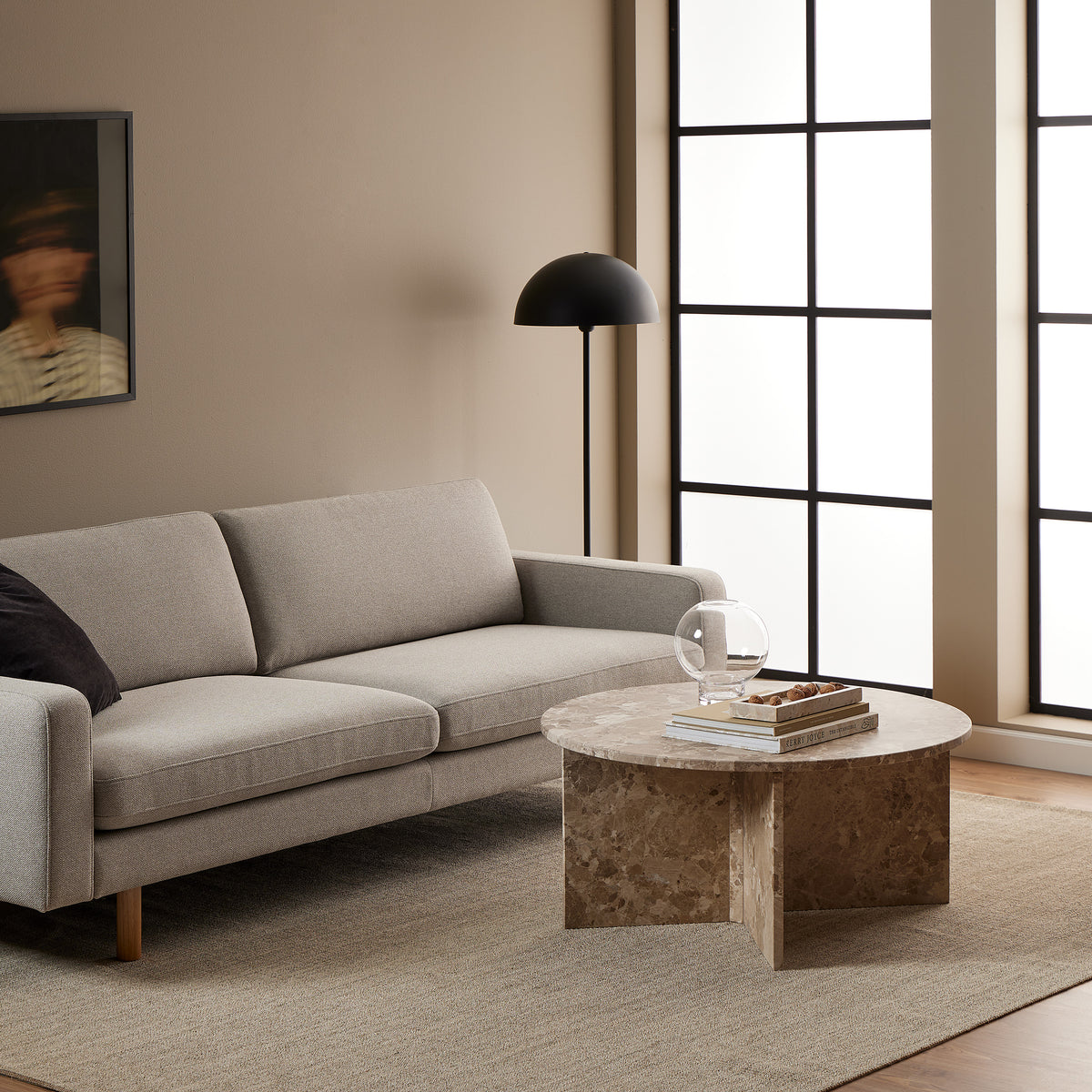 Plaris Round Coffee Table Ø90 cm, Elegant Style – in a room setting
