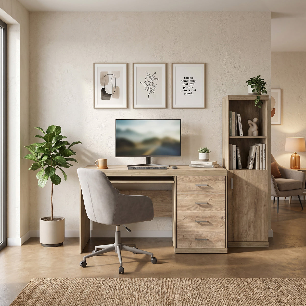 Bureau Korin 120x78 dans un bureau avec écran, chaise grise et étagère – bureau pour le télétravail