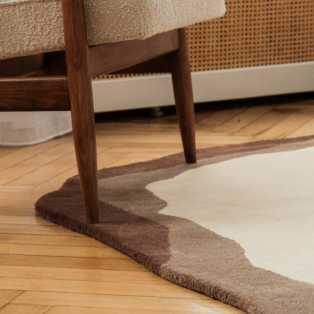 Tapis Groti en laine tuftée à la main, orné d’un motif irrégulier de style naturel – photo 4