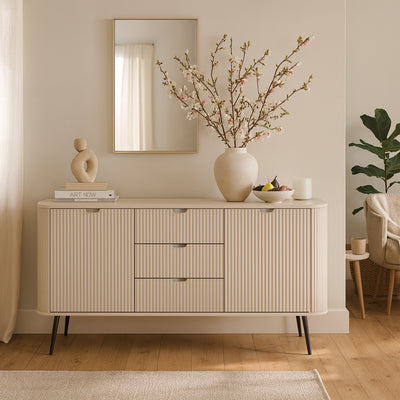 Komoda Eva z drzwiami i szufladami 168x87 w stylu nowoczesnym – w aranżacji wnętrza