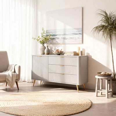Komoda Laanti 138x81 z szufladami i drzwiami w stylu eleganckim – w aranżacji wnętrza