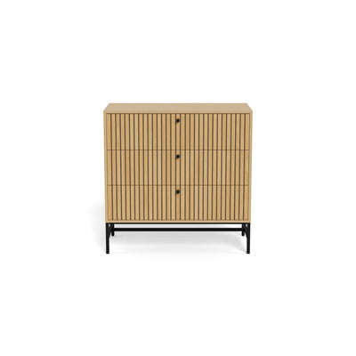 Commode Bambouz 81 x 81 en chêne – vue de face sur la façade à lamelles dotée de trois boutons noirs