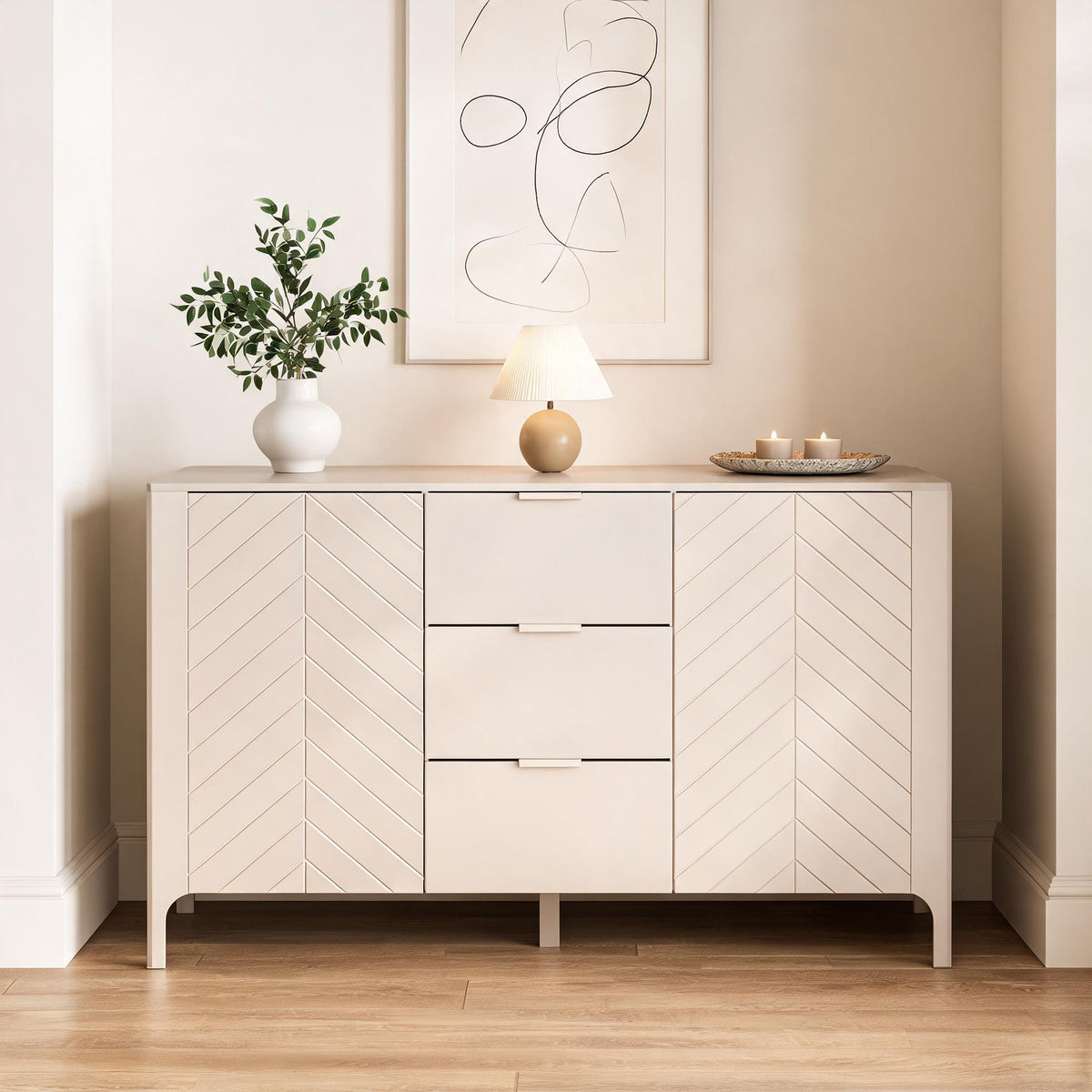 Commode EKLIPSO 153x95 avec façades à chevrons de style moderne, couleur cachemire - dans un aménagement intérieur | Pillovely
