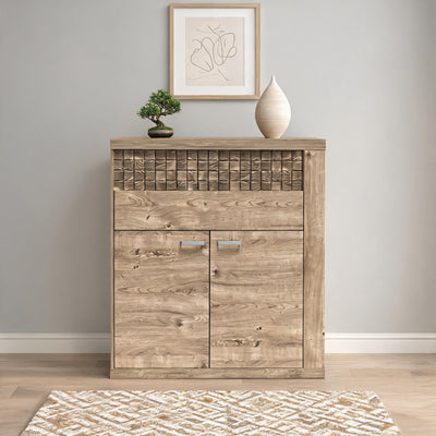 Commode Korin 102x119 contre un mur gris clair avec bonsaï et affiche – commode à tiroirs pour l'entrée ou le salon