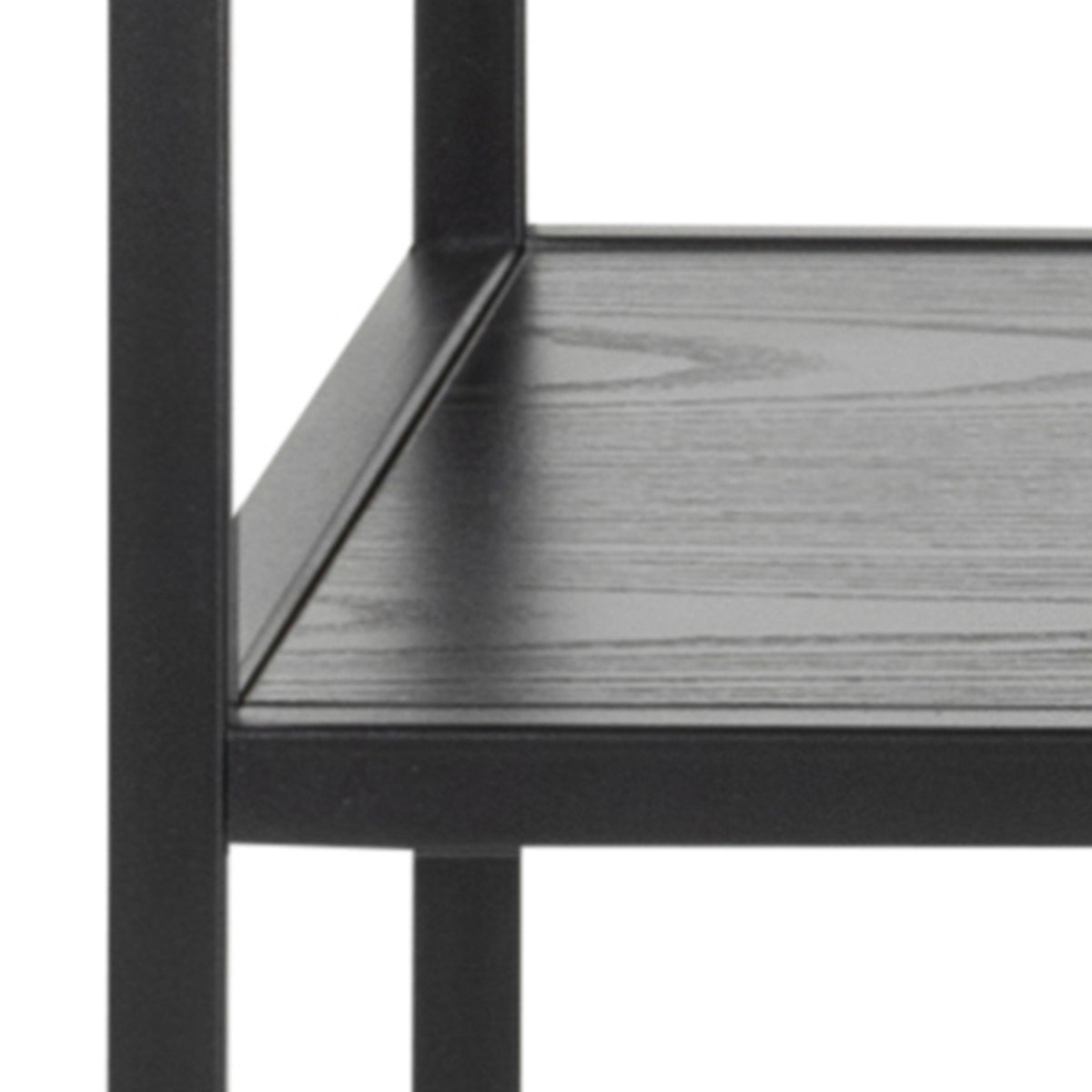 Table d'appoint Skeleto 100 x 79, mélamine noire – gros plan sur l'étagère présentant le grain du frêne noir