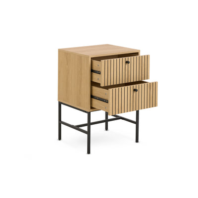 Table de chevet Bambouz 46 x 70 avec tiroirs ouverts – un espace de rangement pour les petits objets près du lit