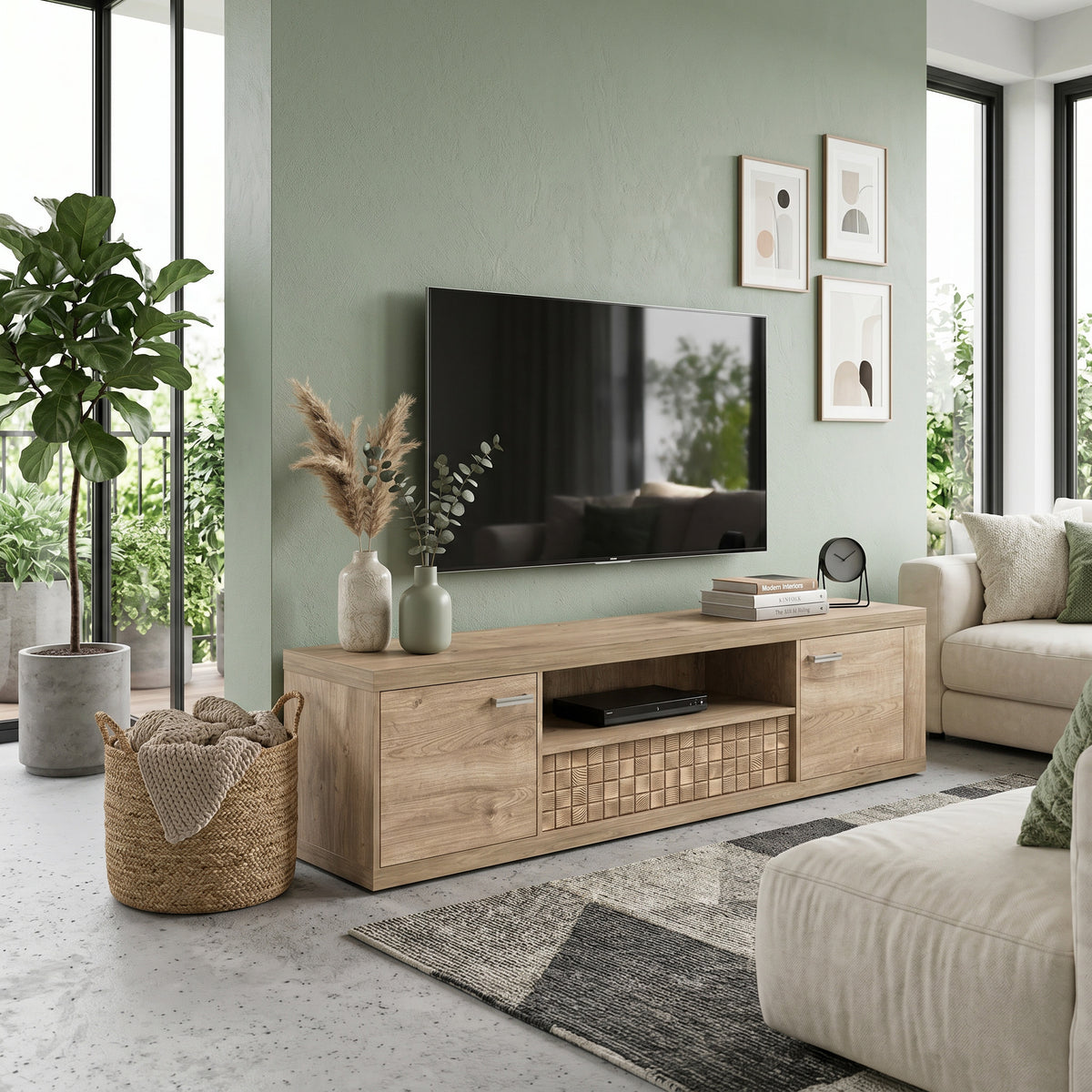 Meuble TV Korin 196x51 dans un salon avec mur vert et grandes fenêtres – long meuble TV pour le salon