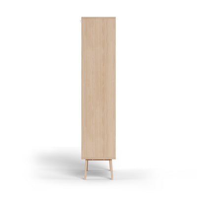 Vitrine Lurisse 90 x 180 en chêne blanchi, vue de profil : une structure élancée d'une profondeur de 35 cm reposant sur des pieds en bois