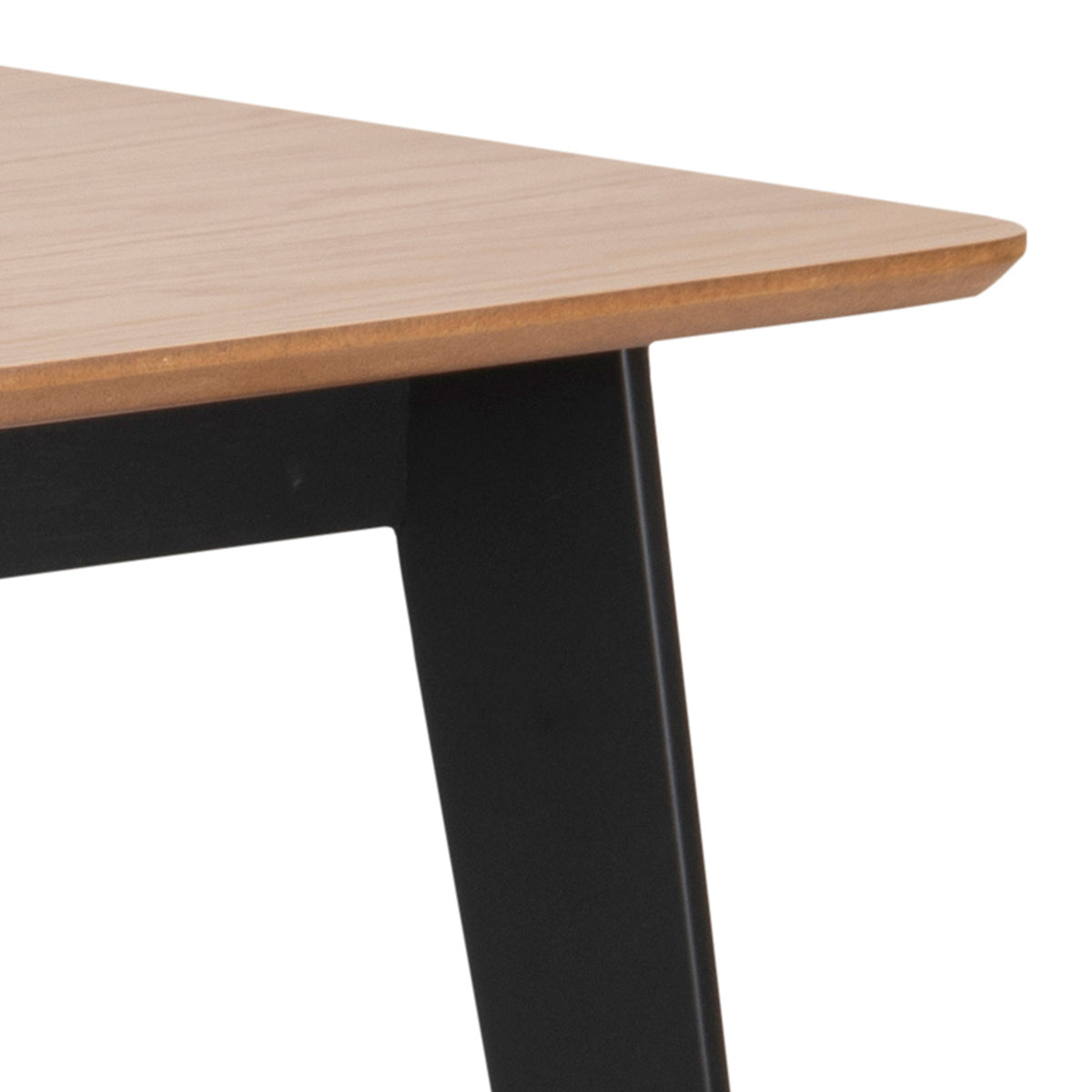 Stół Krel do jadalni 120x80 w stylu skandynawskim – zbliżenie na detale i fakturę