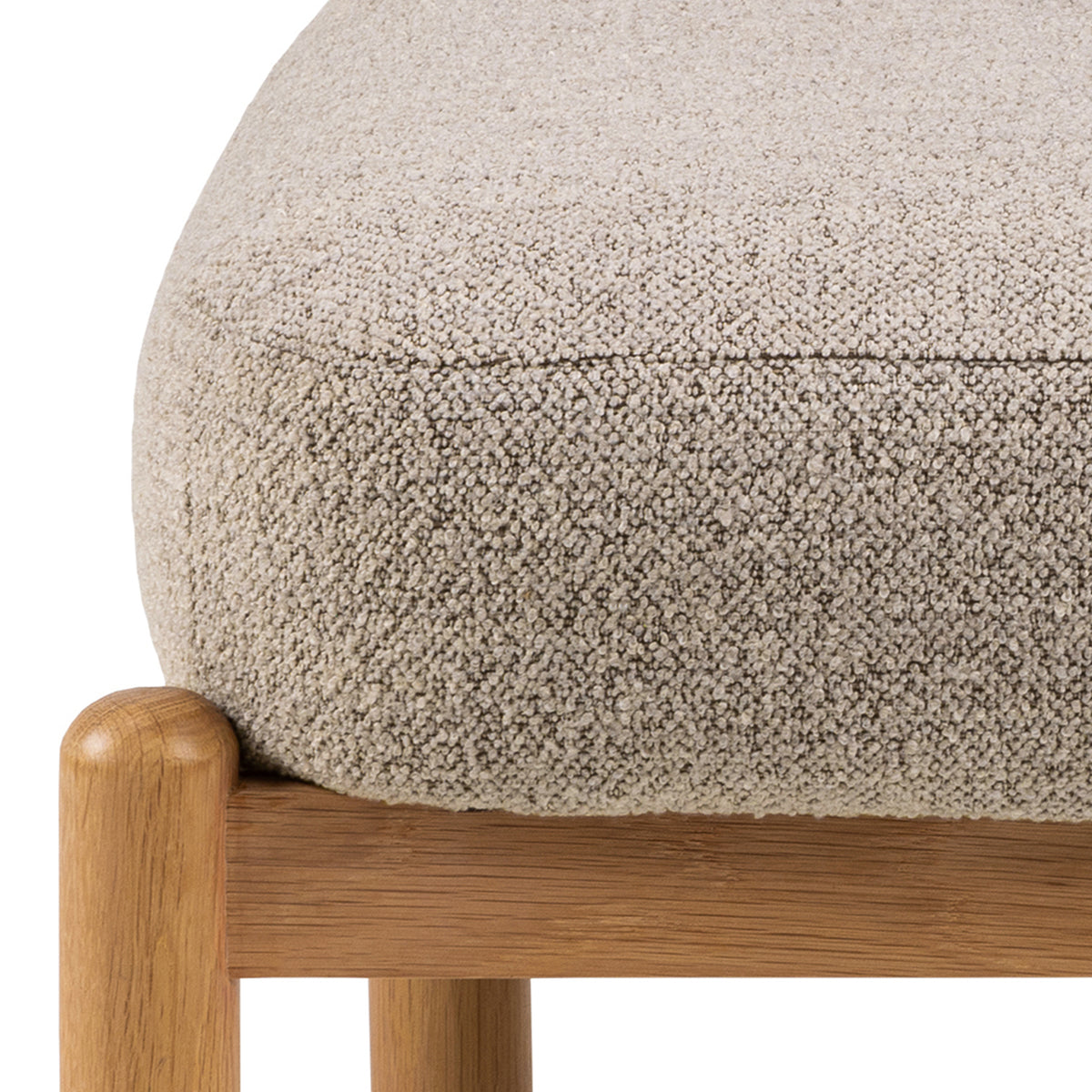 Fauteuil lounge Shepy avec revêtement en bouclé, de style moderne - gros plan sur les détails et la texture