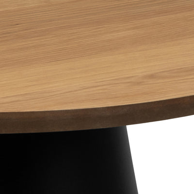 Okrągły stolik kawowy Talin o średnicy 45 cm w stylu soft loft – zbliżenie na detale i fakturę