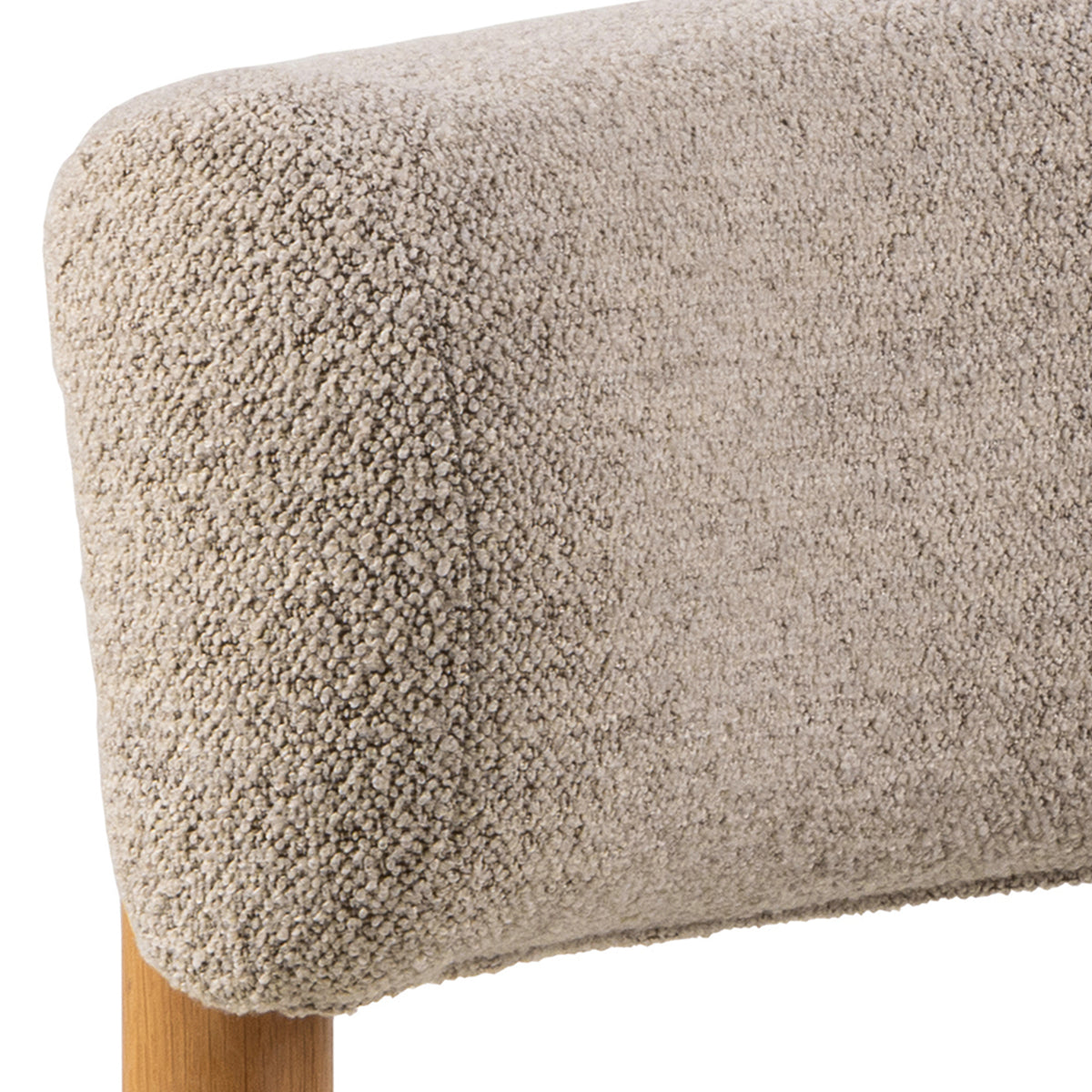 Fauteuil lounge Shepy avec revêtement en bouclé, de style moderne - gros plan sur les détails et la texture