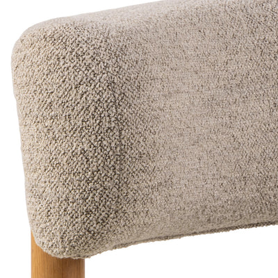 Fauteuil lounge Shepy avec revêtement en bouclé, de style moderne - gros plan sur les détails et la texture